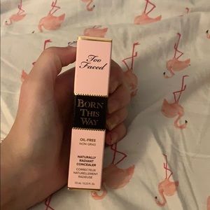 Too Faced Born this way concealer in shade deep